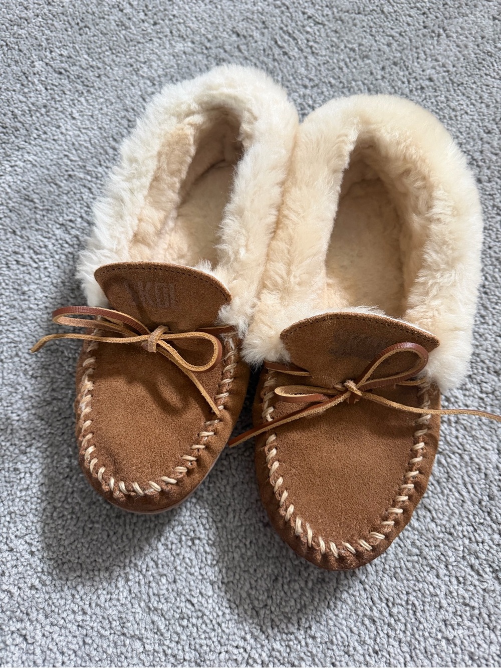Minnetonka SKOL Vikings Sheepskin-Lined Moccasin Slippers